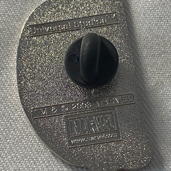 Universal Studios Spider-Man Holographic pin - Picture 4 of 4